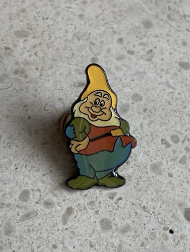 Pin blanche neige les - et,