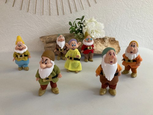 1124 lot 7 figurines - 1124⚜️,